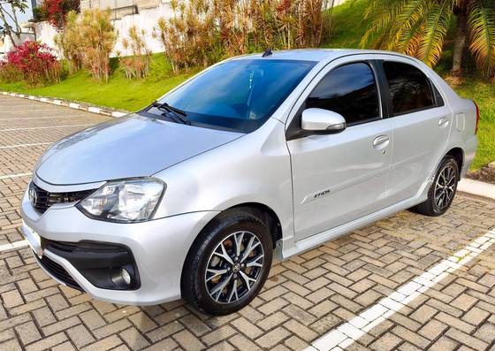 TOYOTA ETIOS 1.5 PLATINUM SEDAN 16V FLEX 4P AUTOMÁTICO
